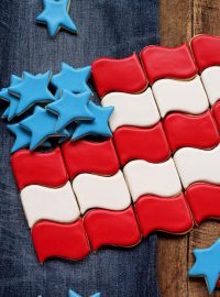 How to Make Flag Cookies in 2 Simple Steps via www.thebearfootbaker.com