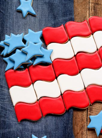 How to Make Simple American Flag Cookies | The Bearfoot Baker