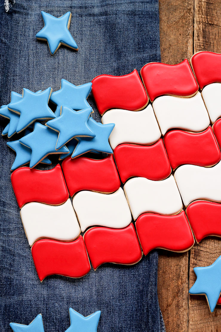 How to Make Simple American Flag Cookies | The Bearfoot Baker