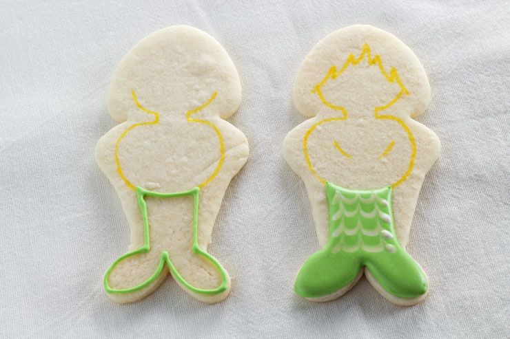 How to Make These Happy Little Mermaid Cookies with www.thebearfootbaker.com