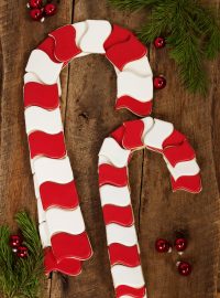 How to Make Candy Cane Cookies People Will Love via www.thebearfootbaker.com