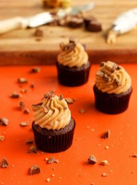 You'll Love this Simple One Bowl Peanut Butter Frosting and So Will Your Kids via www.thebearfootbaker.com