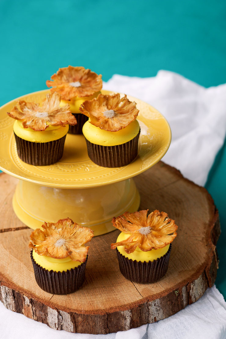 Dried Pineapple Flower Cupcake Toppers | The Bearfoot Baker