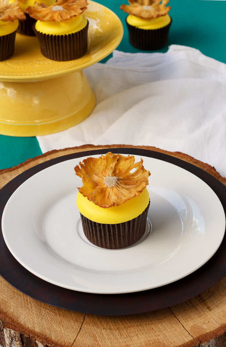 How to Make Dried Pineapple Flower Cupcake Toppers | The Bearfoot Baker
