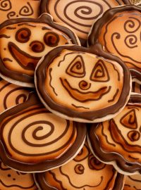 Wooden Pumpkin Cookies | The Bearfoot Baker