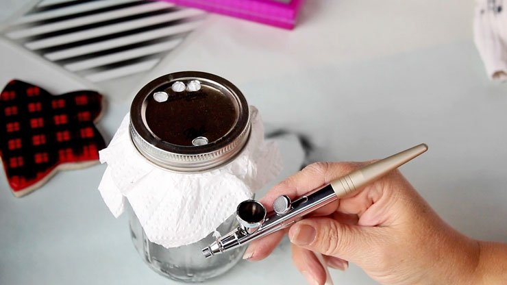 How to Use an Airbrush Cleaning Pot Video | The Bearfoot Baker