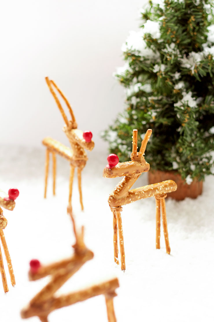 Fun Pretzel Reindeer | The Bearfoot Baker