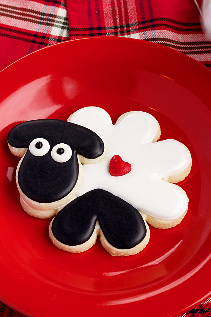 How to Make East Decorated Sheep Cookies with Royal Icing | The Bearfoot Baker