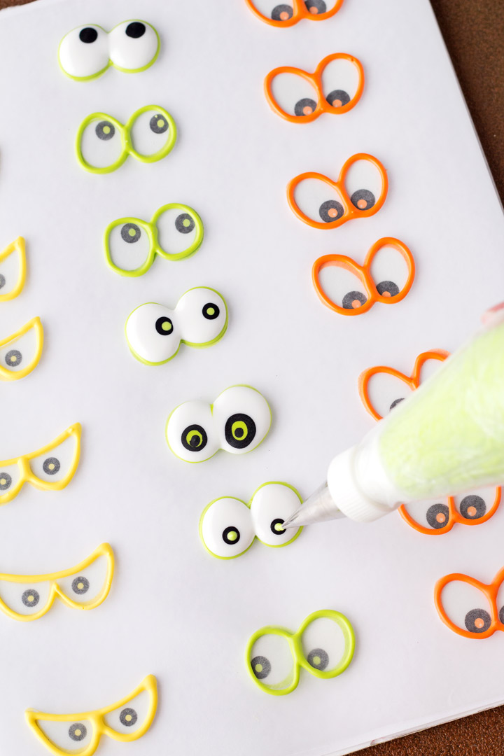 How to Make Spooky Candy Eyes with Royal Icing and a How to Video | The Bearfoot Baker