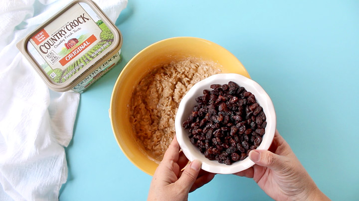 Make It Yours™ Easy Oatmeal Raisin Mama Bear Cookies | The Bearfoot Baker
