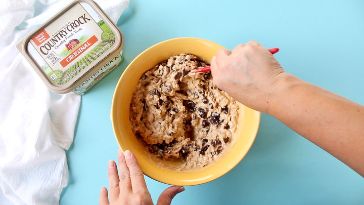Make It Yours™ Simple Oatmeal Raisin Mama Bear Cookies Recipe | The Bearfoot Baker