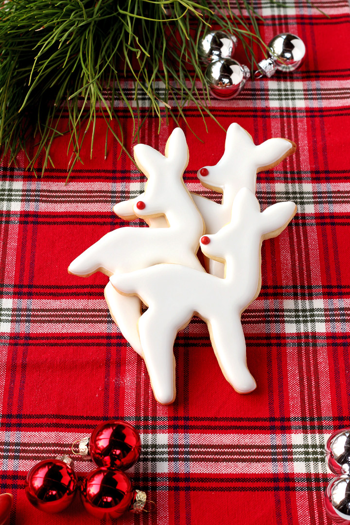 Easy Advent Deer Cookie | The Bearfoot Baker