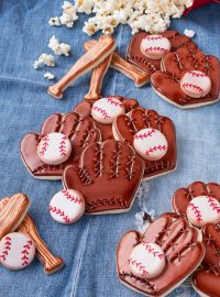 How to Make Simple Baseball Cookies with an Easy to Follow How to Video | The Bearfoot Baker