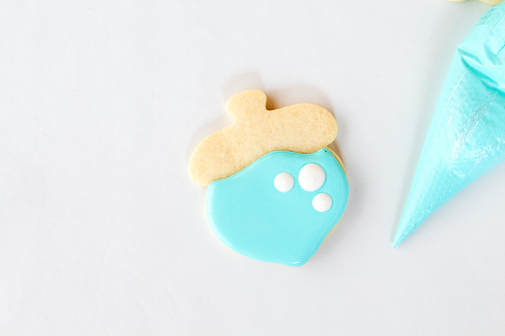 How to Make Fun Little Acorn Cookies | The Bearfoot Baker