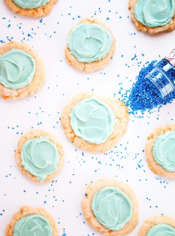 How to Make Delicious Sugar Cookies with Cream Cheese Frosting | The Bearfoot Baker