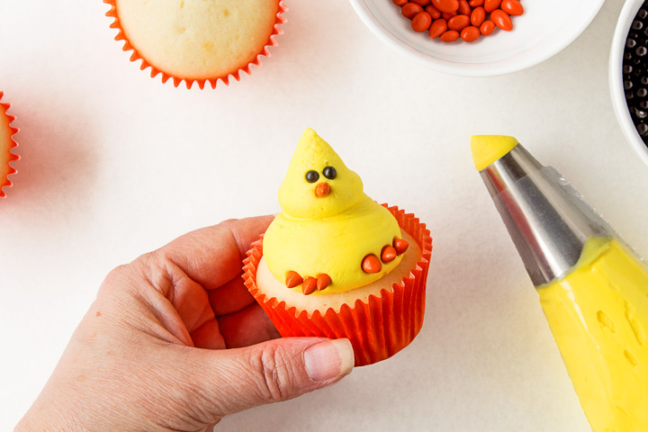How to Make Cute Chick Cupcakes with the Kids | The Bearfoot Baker