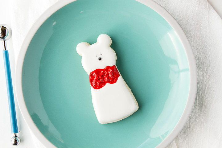 How to Make Cute Simple Polar Bear Sugar Cookies with a Scarf | The Bearfoot Baker