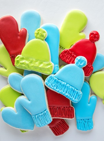 How to Make Simple Mitten and Hat Cookies | The Bearfoot Baker