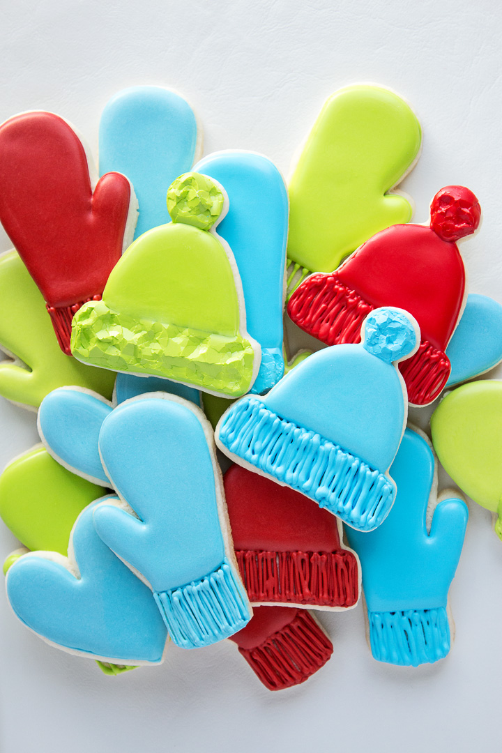 How to Make Simple Mitten and Hat Cookies | The Bearfoot Baker