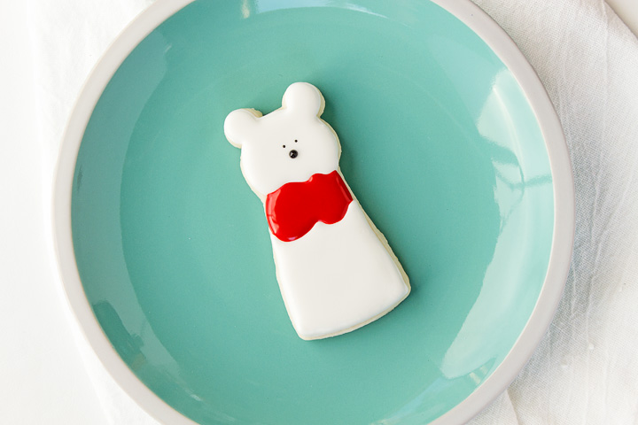 How to Make Simple Polar Bear Sugar Cookies with a Scarf | The Bearfoot Baker