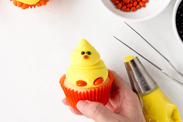Make Cute Chick Cupcakes with the Kids | The Bearfoot Baker