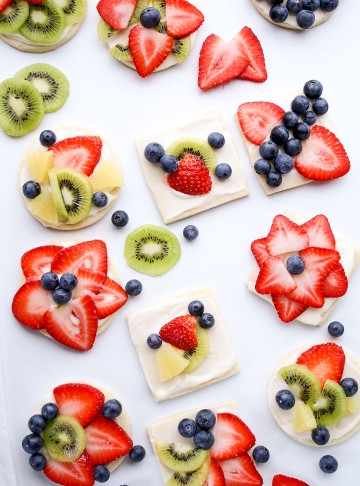 Fun Fruit Pizza That Will Make Your Kids Happy | The Bearfoot Baker