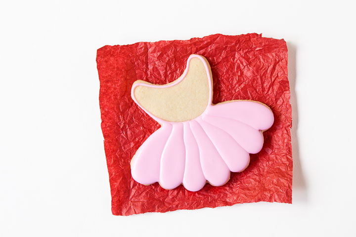 How to Decorate an Easy Little Ballet Cookie | The Bearfoot Baker