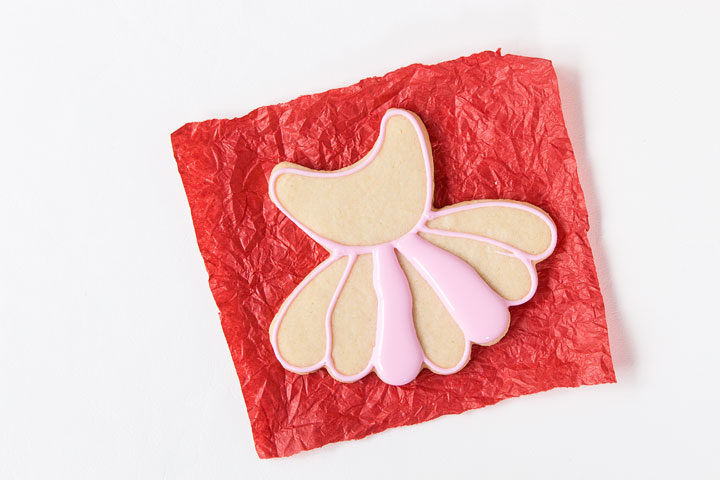 How to Make a Simple Little Ballet Cookie | The Bearfoot Baker