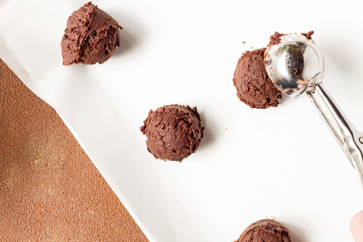 How to Make Easy Chocolate Ganache Truffles Recipe | The Bearfoot Baker