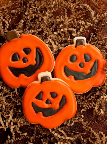 How to Make Cute Little Jack-O-Lantern Cookies | The Bearfoot Baker