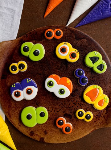How to Make Scary Eye Cookies for Halloween | The Bearfoot Baker