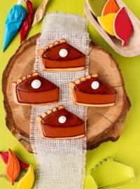 How to Make Simple Pumpkin Pie Slice Cookies | The Bearfoot Baker