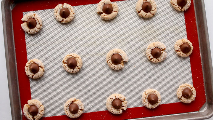 Easy Peanut Butter Blossoms with Chocolate Kisses | The Bearfoot Baker