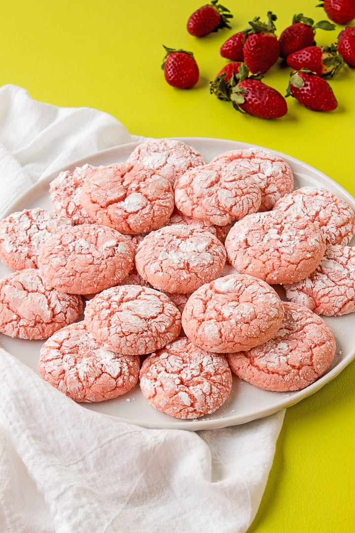 Strawberry Crinkle Cookies | The Bearfoot Baker
