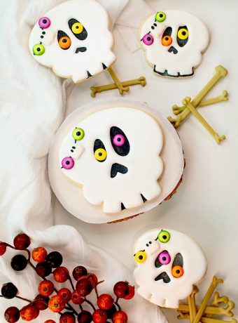 The Bearfoot Baker, skull cookie, skull cookie cutter, royal icing, sugar cookies, Halloween, Halloween Cookies
