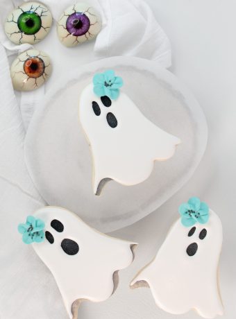 ghost cookies, sugar cookies, royal icing, the bearfoot baker, Halloween, Halloween cookies, ghost, decorated cookies